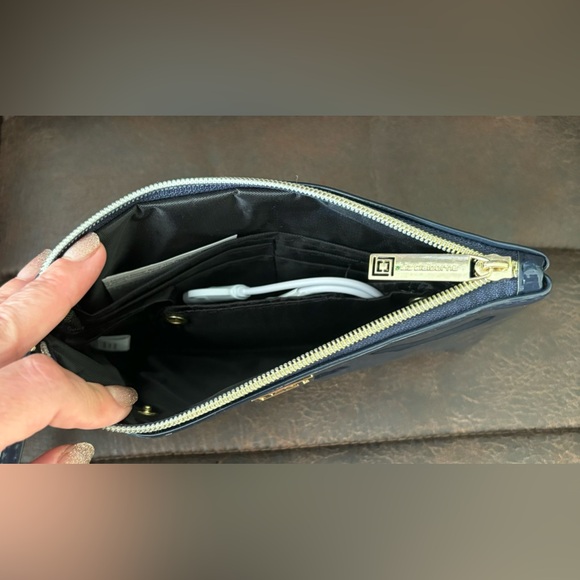 Liz Claiborne phone charging wallet. NWOT - Picture 3 of 5